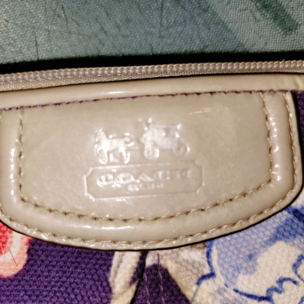 Coach Madison Maggie Floral Wristlet - Picture 4 of 5